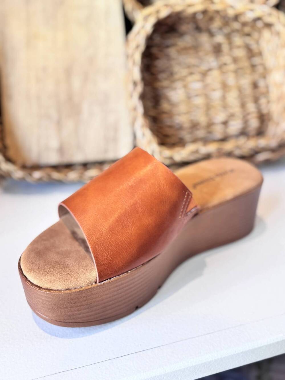 NEW PIERRE DUMAS women's aster patform sandal in tan